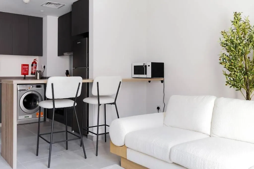 Sahab - Panoramic Pool View 1Br Tiraz Building Daire Şarja