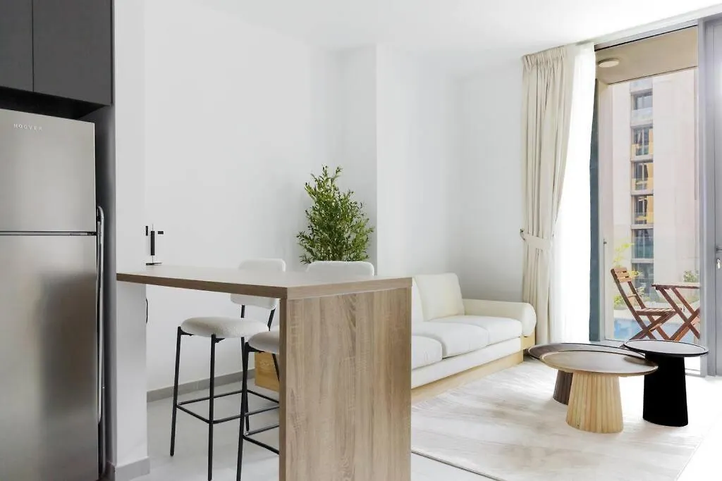 Sahab - Panoramic Pool View 1Br Tiraz Building Daire Şarja