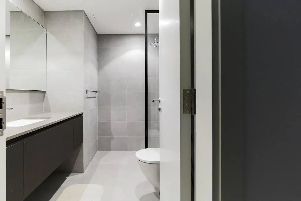 Sahab - Panoramic Pool View 1Br Tiraz Building Apartment Sharjah