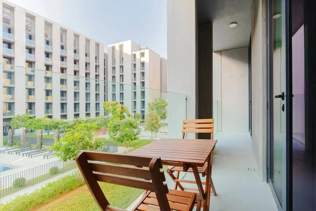 Sahab - Panoramic Pool View 1Br Tiraz Building Apartment Sharjah