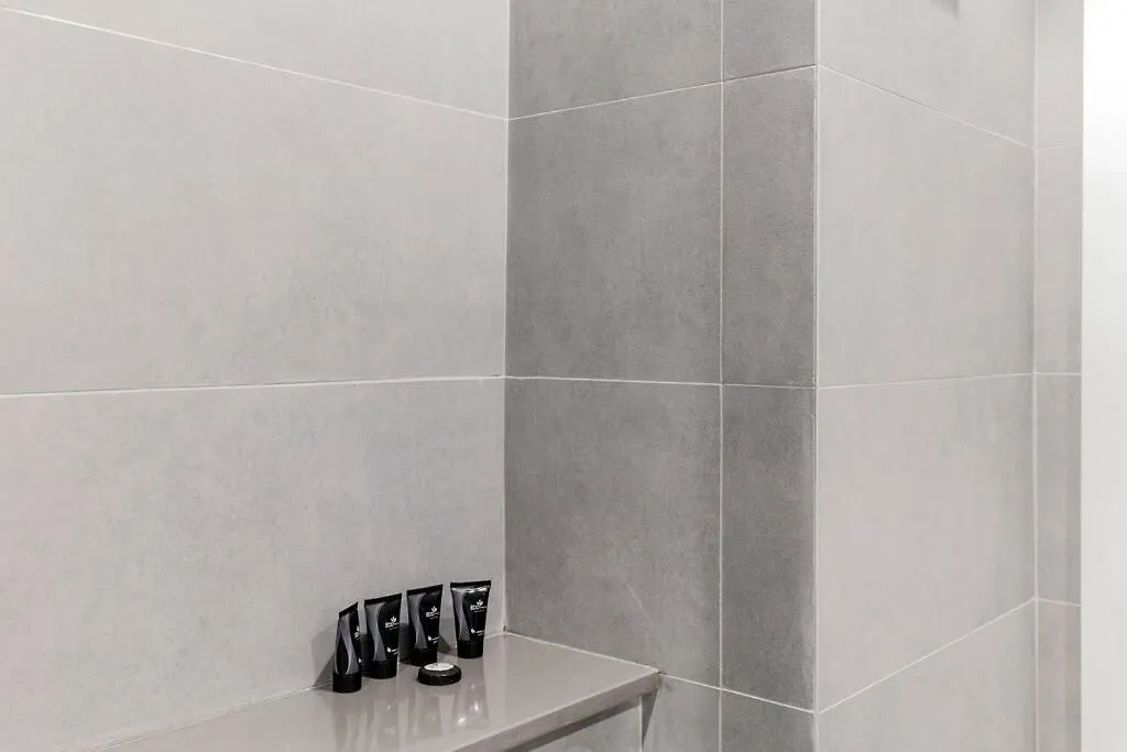 Sahab - Panoramic Pool View 1Br Tiraz Building Apartment Sharjah