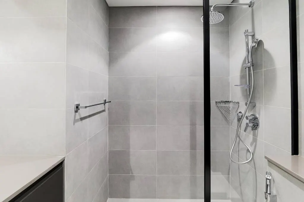 Sahab - Panoramic Pool View 1Br Tiraz Building Apartment Sharjah